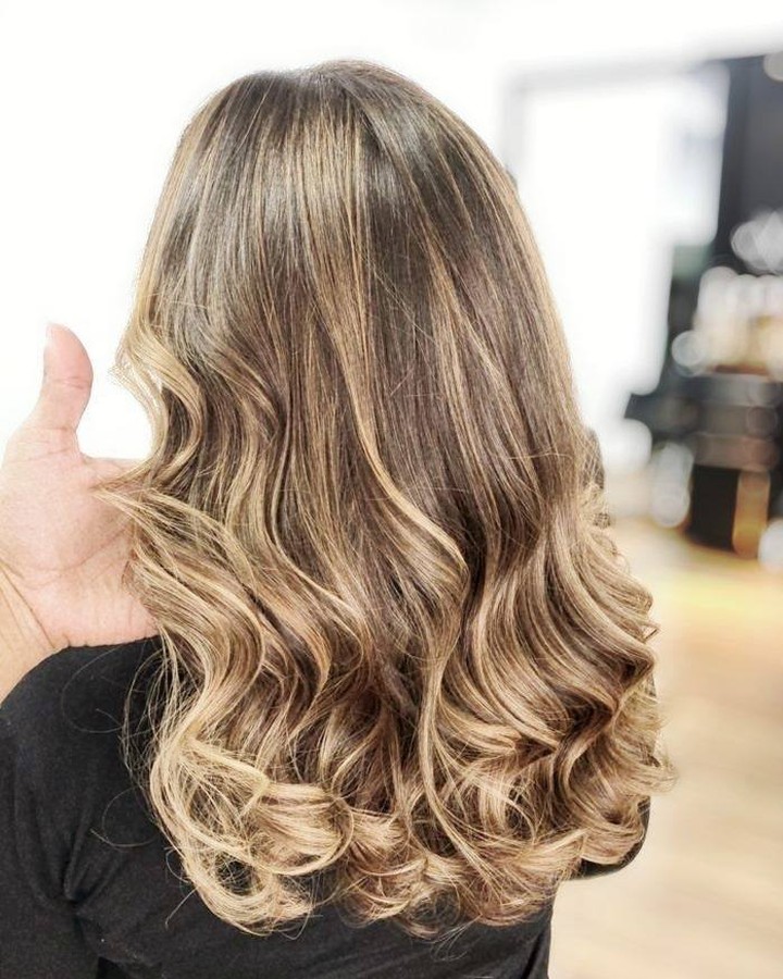 Hidratação Capilar no Centro Curitiba | Welli Valente Salon Hidratação Capilar no Centro Curitiba | Welli Valente Salon