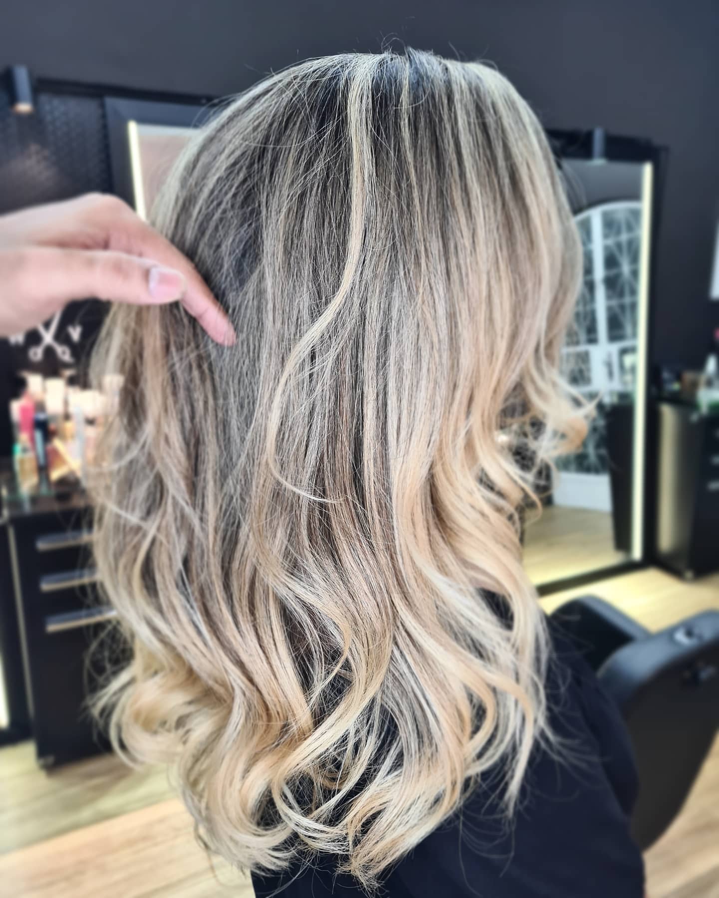 Escova e Babyliss no Centro Curitiba | Welli Valente Salon