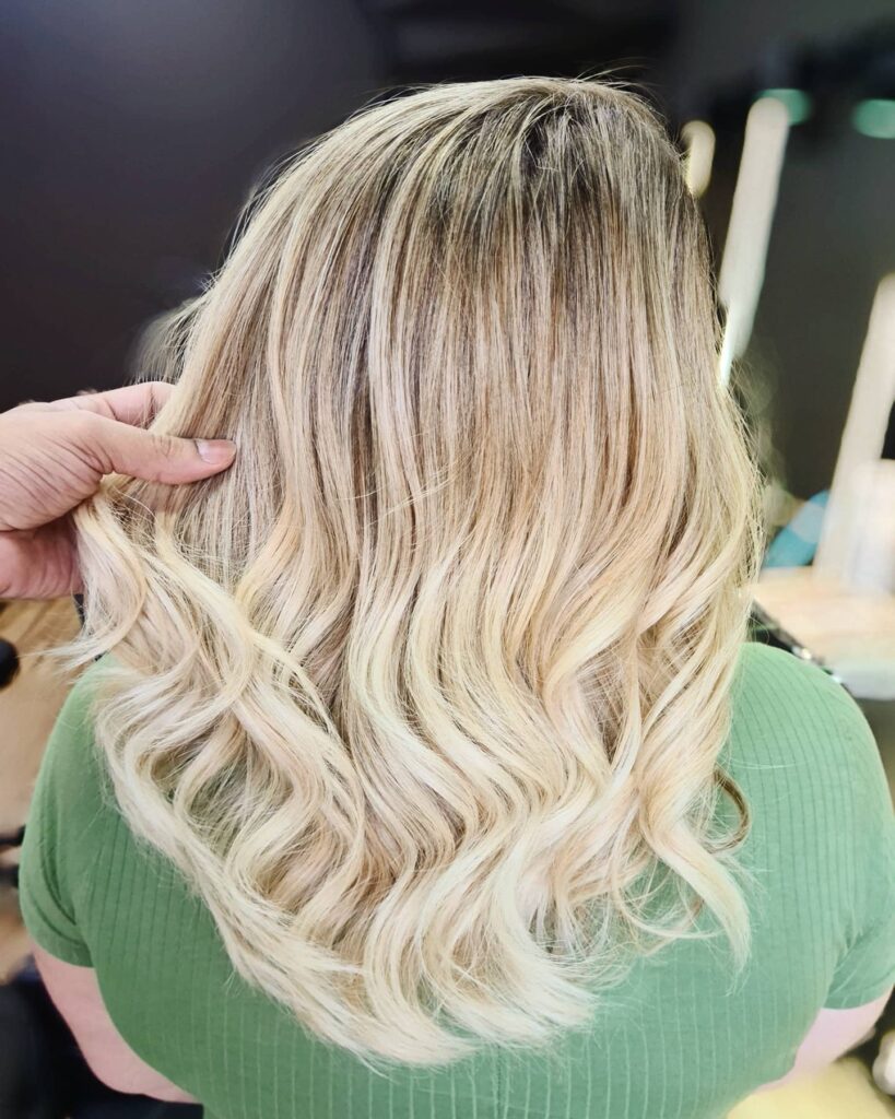 Coloração e mechas – Welli Valente Salon, Centro, Curitiba - PR – foto 7