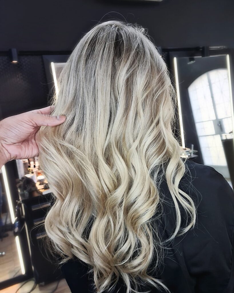 Coloração e mechas – Welli Valente Salon, Centro, Curitiba - PR – foto 1