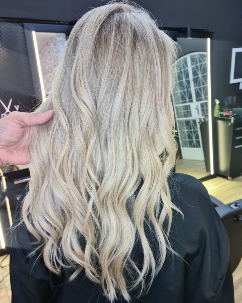 Coloração e mechas – Welli Valente Salon, Centro, Curitiba - PR – foto 2