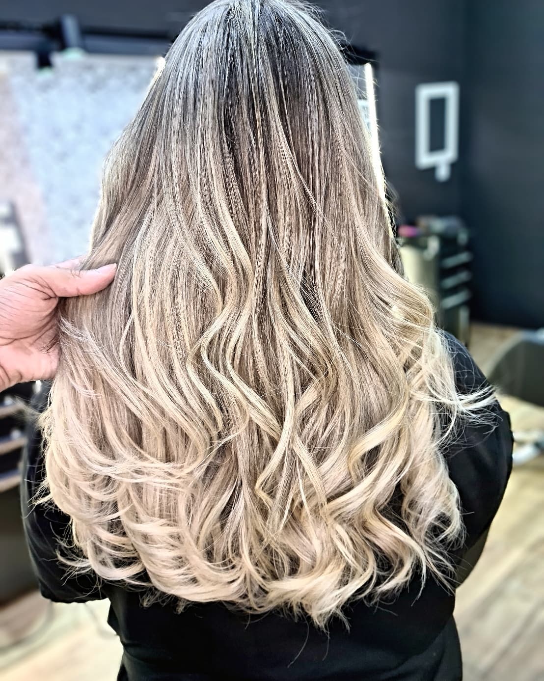 Escova e Babyliss no Centro Curitiba | Welli Valente Salon