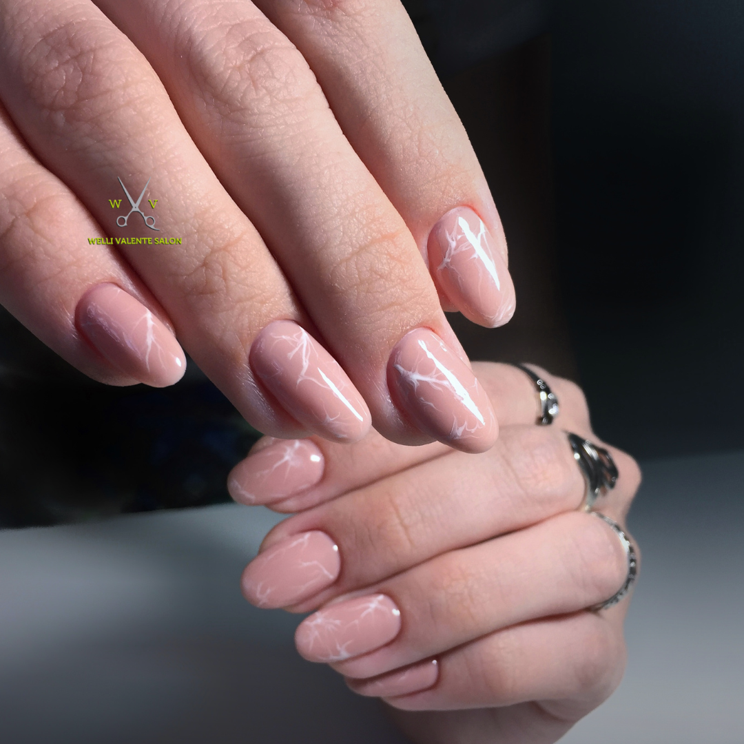 Manicure no Centro Curitiba | Welli Valente Salon Manicure no Centro Curitiba | Welli Valente Salon