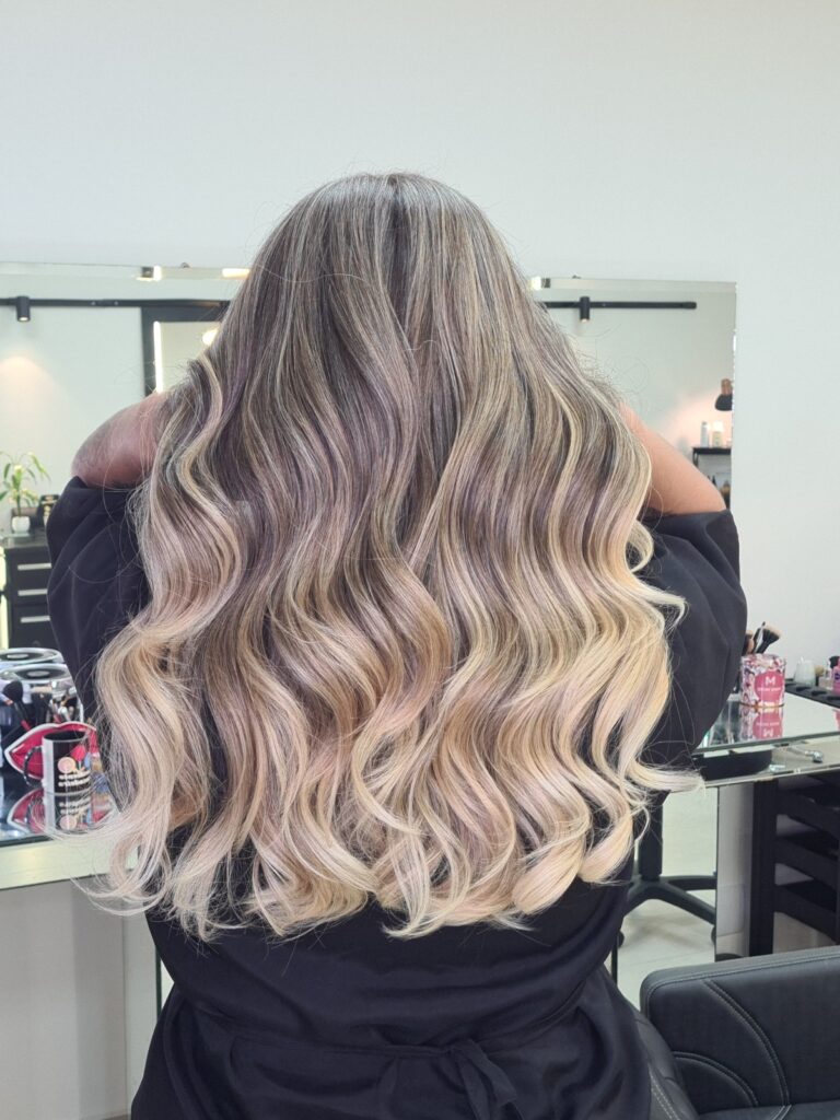 Coloração e mechas – Welli Valente Salon, Centro, Curitiba - PR – foto 17
