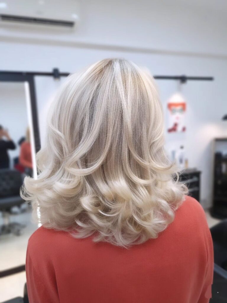 Coloração e mechas – Welli Valente Salon, Centro, Curitiba - PR – foto 27